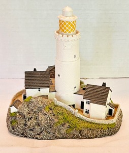 lot 65 image: Start Point Lighthouse - Danbury Mint 1993 - Dartmouth England Sculpture