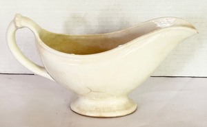 lot 73 image: Vintage Pottery Gravy Boat