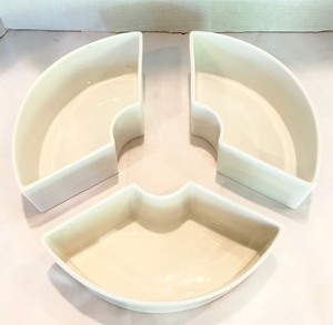 lot 67 image: Crate and Barrel 3 Piece Round Serving Centerpiece