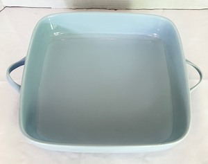 lot 62 image: Housewares International Light Blue Serving Dish