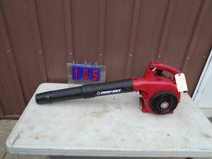 Troy Bilt 2 cycle leaf blower. Looks like new. Tested & works. As shown.