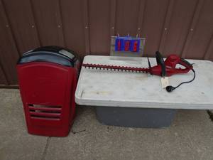 Craftsman 110 volt hedge trimmer & hood for Murray lawn tractor. As shown.