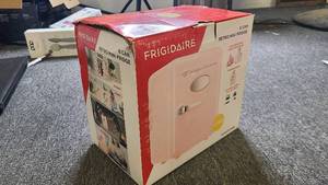 Frigidaire Retro Mini-Fridge for 6 cans