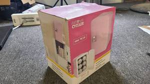 Personal Chiller Mini Fridge for 6 cans