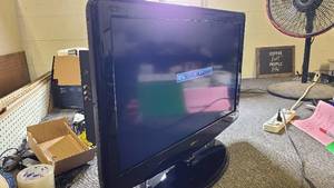 GlobalVue 32 Inch LCD Wide Screen TV