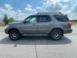 lot 12A image: 2005 Toyota Sequoia Limited