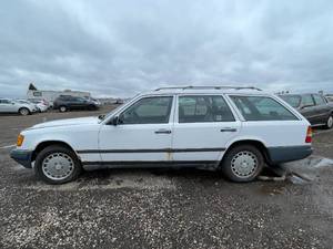lot 19L image: 1988 Mercedes-Benz 300- Class 300 TE