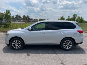 lot 113A image: 2014 Nissan Pathfinder SL - 4X4 - 1 OWNER