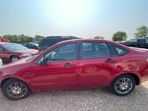 lot 118B image: 2010 Ford Focus SE - 2 OWNERS