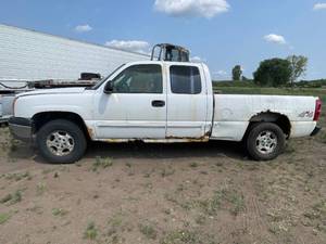 lot 119M image: 2003 Chevrolet Silverado 1500 LS - 4X4
