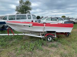 lot 10 image: 1958 Lone Start 15ft Boat