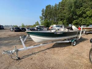 lot 9C image: 1986 Crestliner 16ft Boat