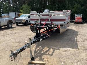 lot 1 image: 2000 Tracker 17ft Pontoon Boat and Trailer