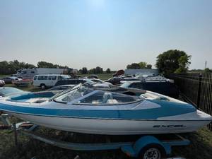 lot 16 image: 1993 Wellcraft Excel Boat