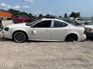 lot 17 image: 2007 Pontiac Grand Prix