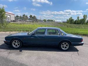 lot 10C image: 1996 Jaguar XJ-Series XJ6