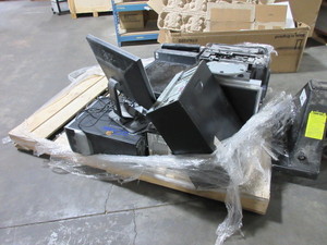 lot 105 image: PALLET OF MIXED COMPUTER EQUIPMENT