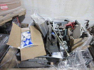 lot 150 image: MISC. EQUIPMENT PARTS AND WHEELS