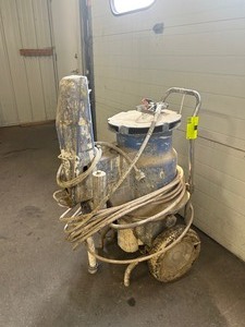 lot 9 image: GRACO EH 433 Industrial Paint Sprayer