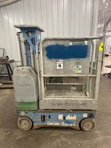 lot 35 image: Genie GR15 Scissor Lift