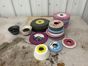 lot 40 image: Lot of Grinding Wheels