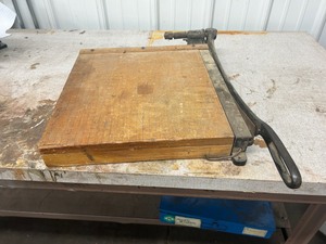lot 49 image: Paper Cutter