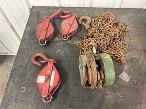 lot 72 image: Chain Hoist and Pulleys