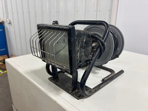 lot 84 image: light with extension cord real.