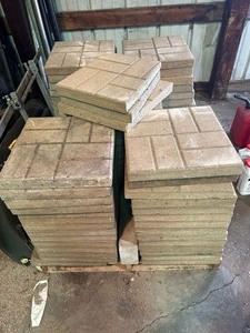 lot 115 image: Pallet of Pavers 16x16