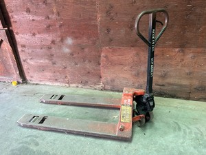 lot 117 image: MULTITON Pallet Jack
