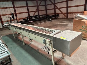 lot 122 image: Packing Conveyor Machine