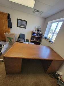 lot 125 image: Office Desk with Credenza