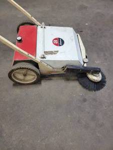 lot 10A image: Retriever 18 Floor Sweeper