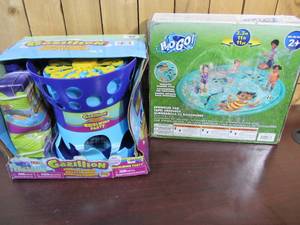 lot 40 image: Outdoor Fun - Bubble Machine & Splashpad