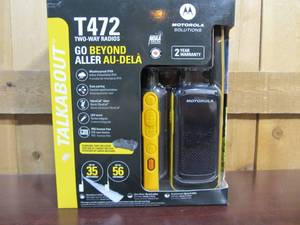 lot 33 image: Motorola Solutions Talkabout T472 Two-way Radios, 2-pack