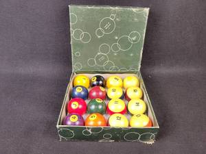 lot 967 image: Vintage Set of Billiard Balls with Original Box - Made in Belgium
