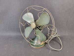 lot 965 image: 1930s GE 10 Desk Fan - WORKS