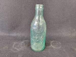 lot 1062 image: Early 1900s  E.L. Kerns Soda Bottle - Trenton, NJ