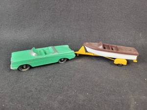 lot 961 image: Vintage Diecast Tootsie Toy Oldsmobile Convertible, Boat Trailer and Plastic Chris Craft Capri Boat