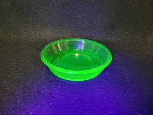 lot 1075 image: Vintage URANIUM Glass Dish - OAKES Mfg. Co. Inc. Tipton, Indiana