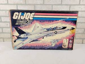 lot 950 image: 1980s G.I. JOE Combat Jet Skystriker XP-14F Playset with Original Box - COMPLETE