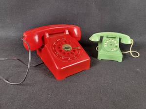 lot 1096 image: Vintage Toy REMCO Dialmaster Telephone and Unmarked Plastic Toy Telephone