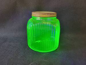 lot 977 image: Vintage URANIUM Glass Hoosier Jar with Lid