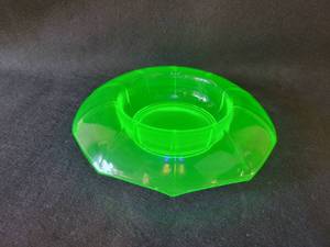 lot 998 image: Vintage URANIUM Glass Serving Bowl