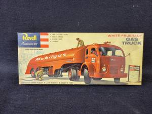lot 1030 image: Vintage Revell Mobilgas Truck Model Kit - White-Fruehauf - Appears Complete and Unused