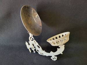 lot 987 image: Antique Cast Iron Wall Lamp Sconce with Reflector