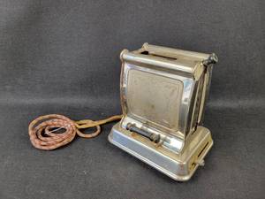 lot 996 image: Vintage Auto-Toastmaster Single Slice Toaster - Bersted Mfg. Chicago, IL