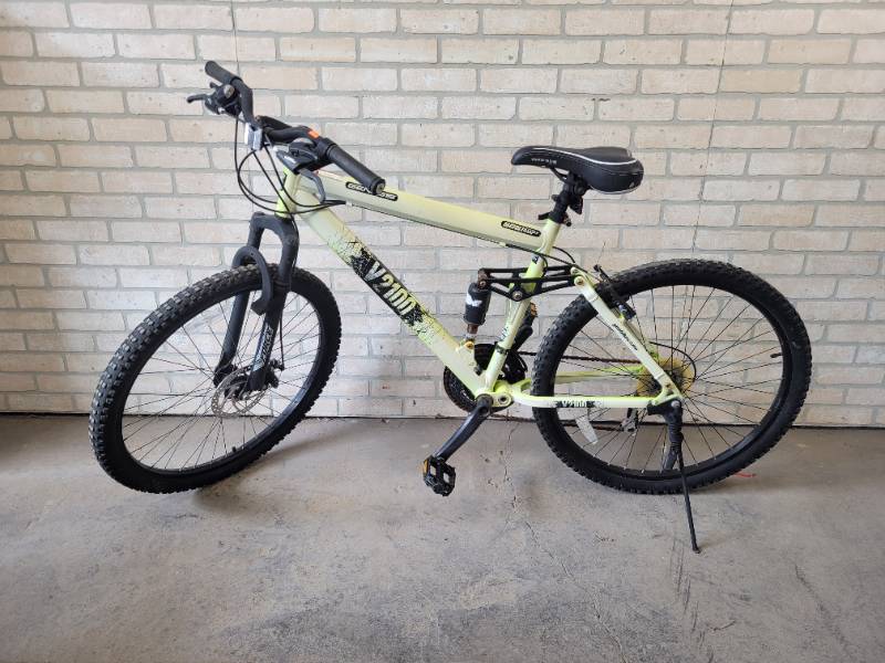 Genesis v2100 best sale aluminum mountain bike