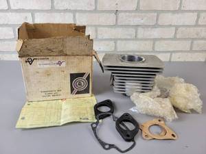 lot 571 image: Arctic Cat Cylinder (440RS2A) and Gaskets