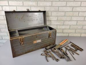 lot 575 image: Vintage Steel CRAFTSMAN Toolbox and Antique Tools - NO SHIPPING